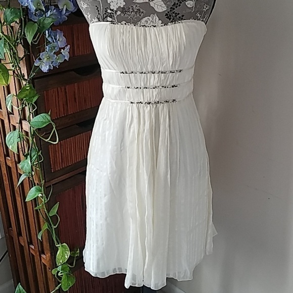 BCBGMaxAzria Dresses & Skirts - BCBGMaxazria ivory silk strapless dress Sz. 4